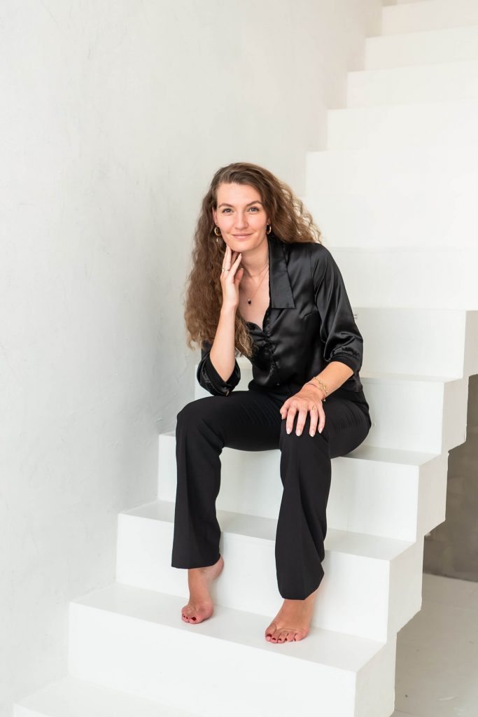 Ondernemer jara jager over suit emmeloord